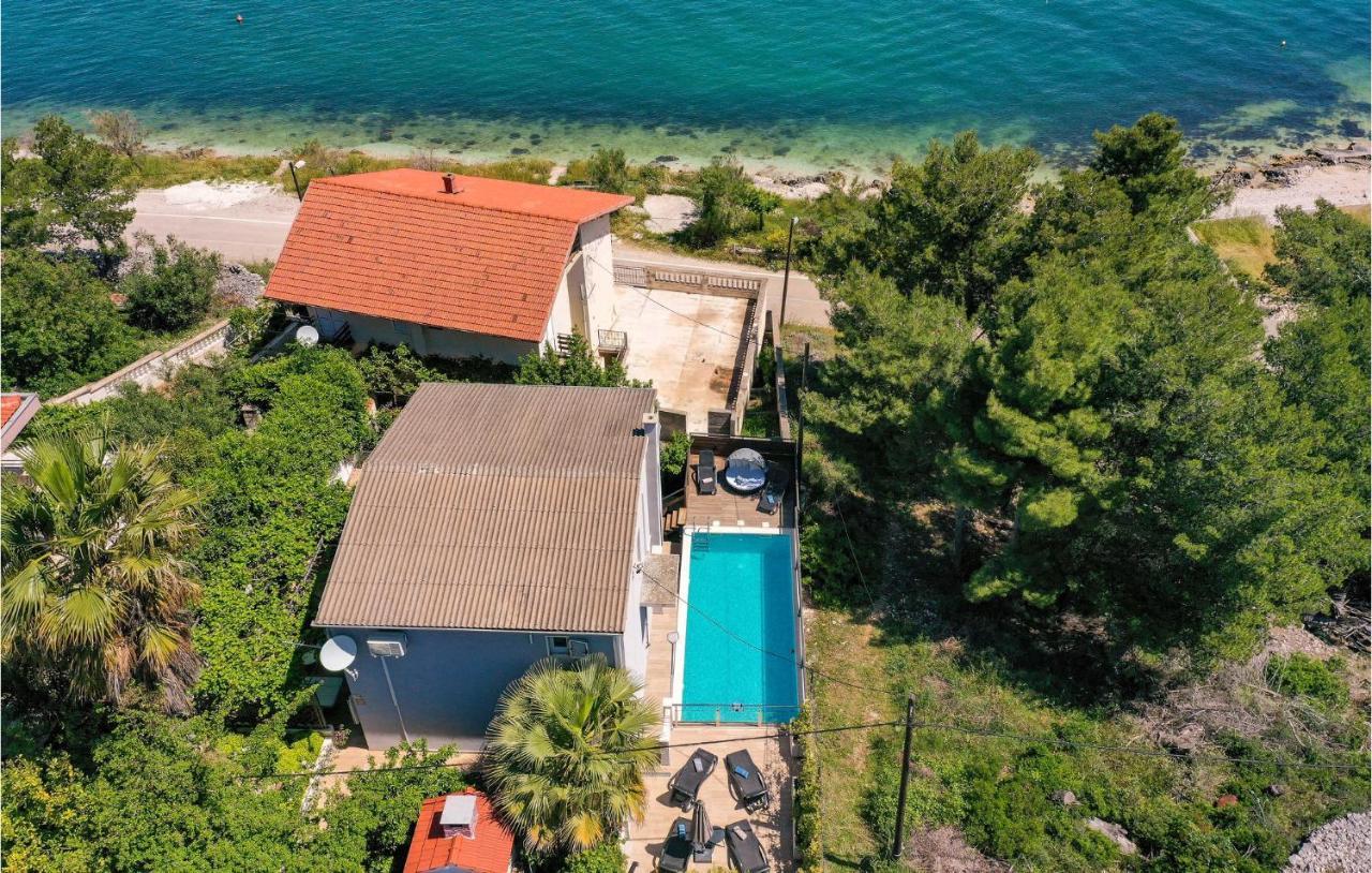 Gorgeous Home In Trogir With Jacuzzi Εξωτερικό φωτογραφία