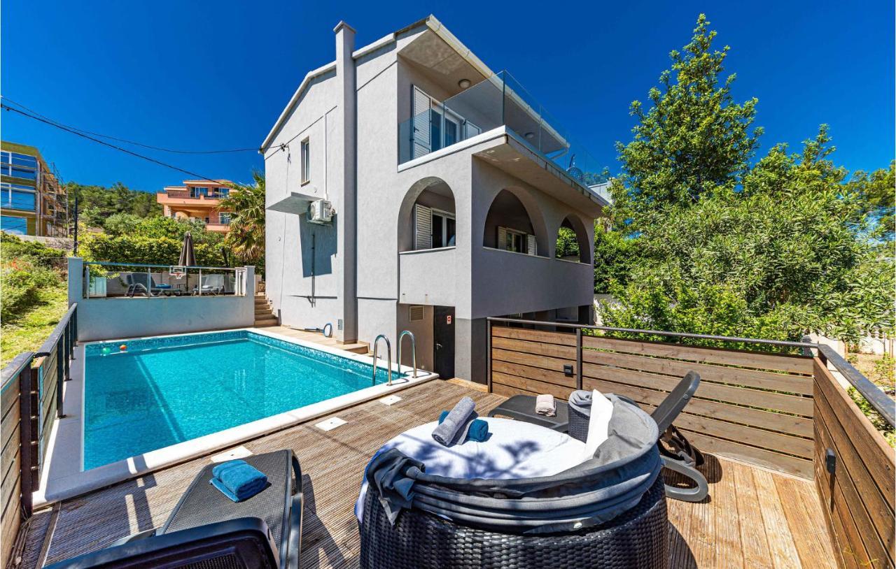 Gorgeous Home In Trogir With Jacuzzi Εξωτερικό φωτογραφία