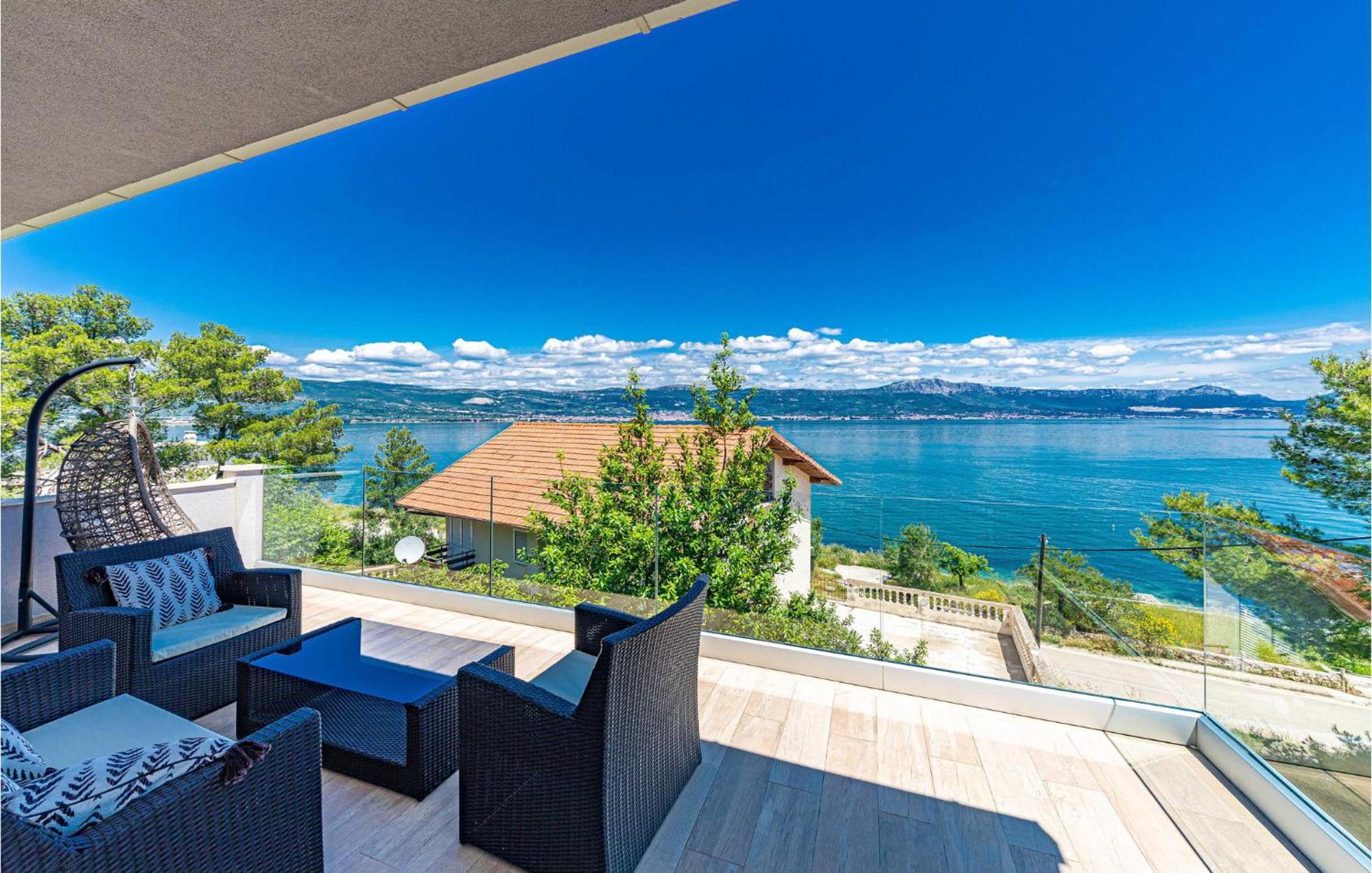 Gorgeous Home In Trogir With Jacuzzi Εξωτερικό φωτογραφία