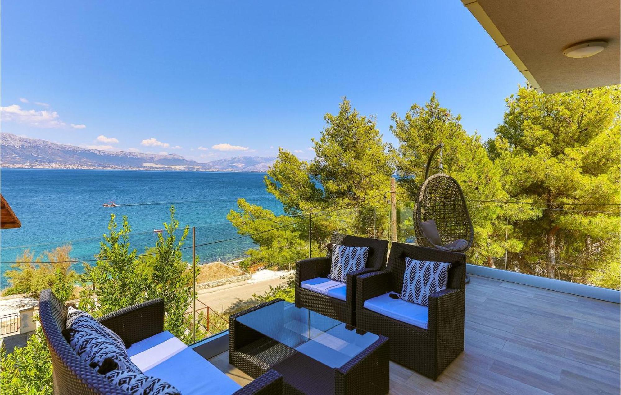 Gorgeous Home In Trogir With Jacuzzi Εξωτερικό φωτογραφία